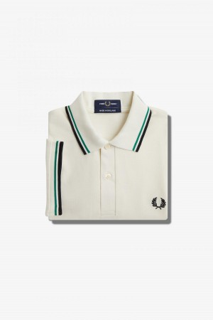 Light Ecru / Fred Perry Green / Black Fred Perry M12 Men's Fred Perry Shirt | YCAGT13329