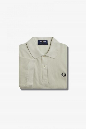 Light Oyster / Navy Fred Perry M3 Men's Fred Perry Shirt | QCAUV67828