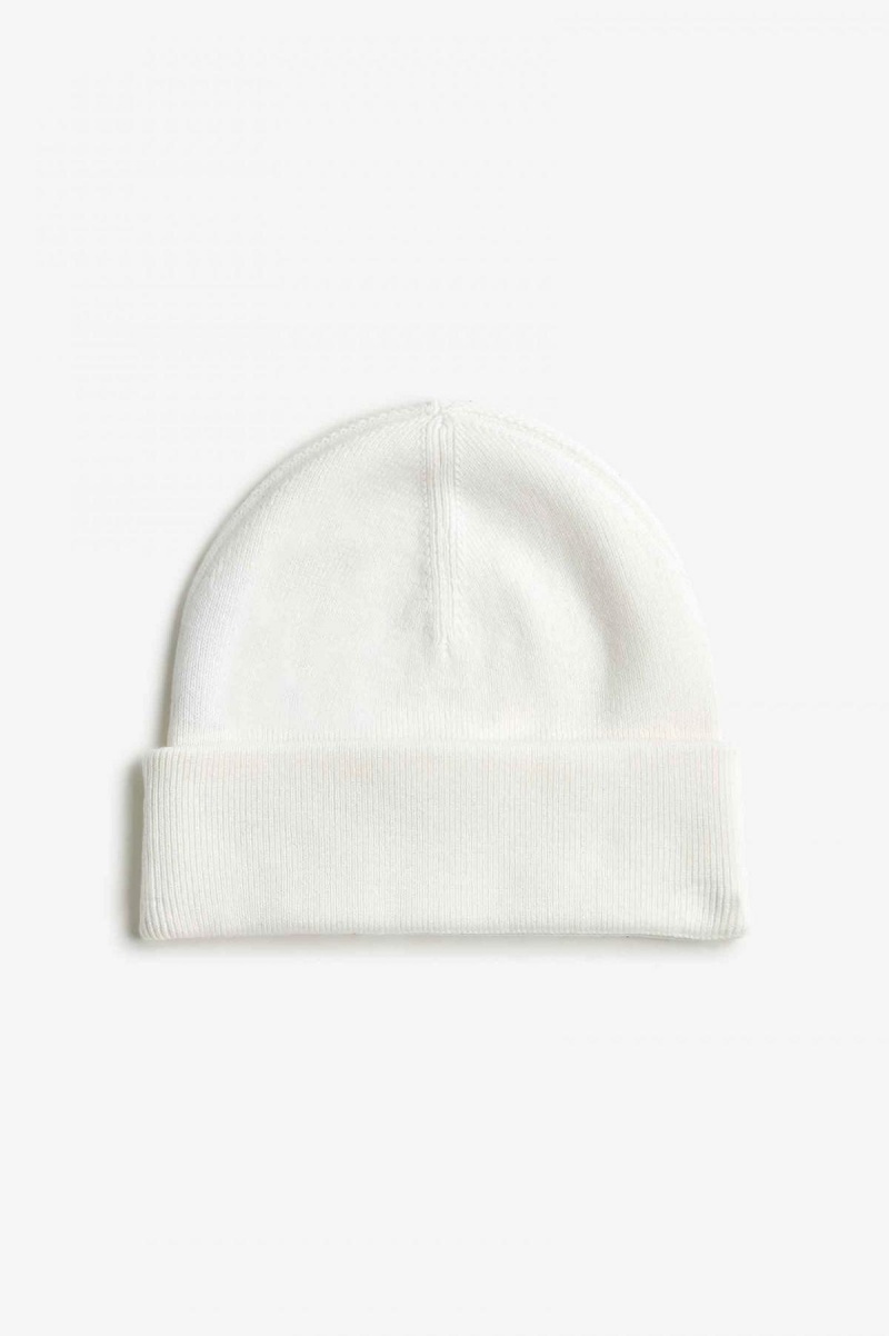 Snow White / Black Fred Perry Classic Accessories Beanie | CANEJ11355